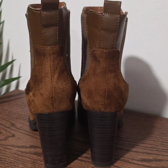 🌞🌞Chelsea Brown Faux Suede Heel Ankle Boots Womens 8 - Picture 4 of 8